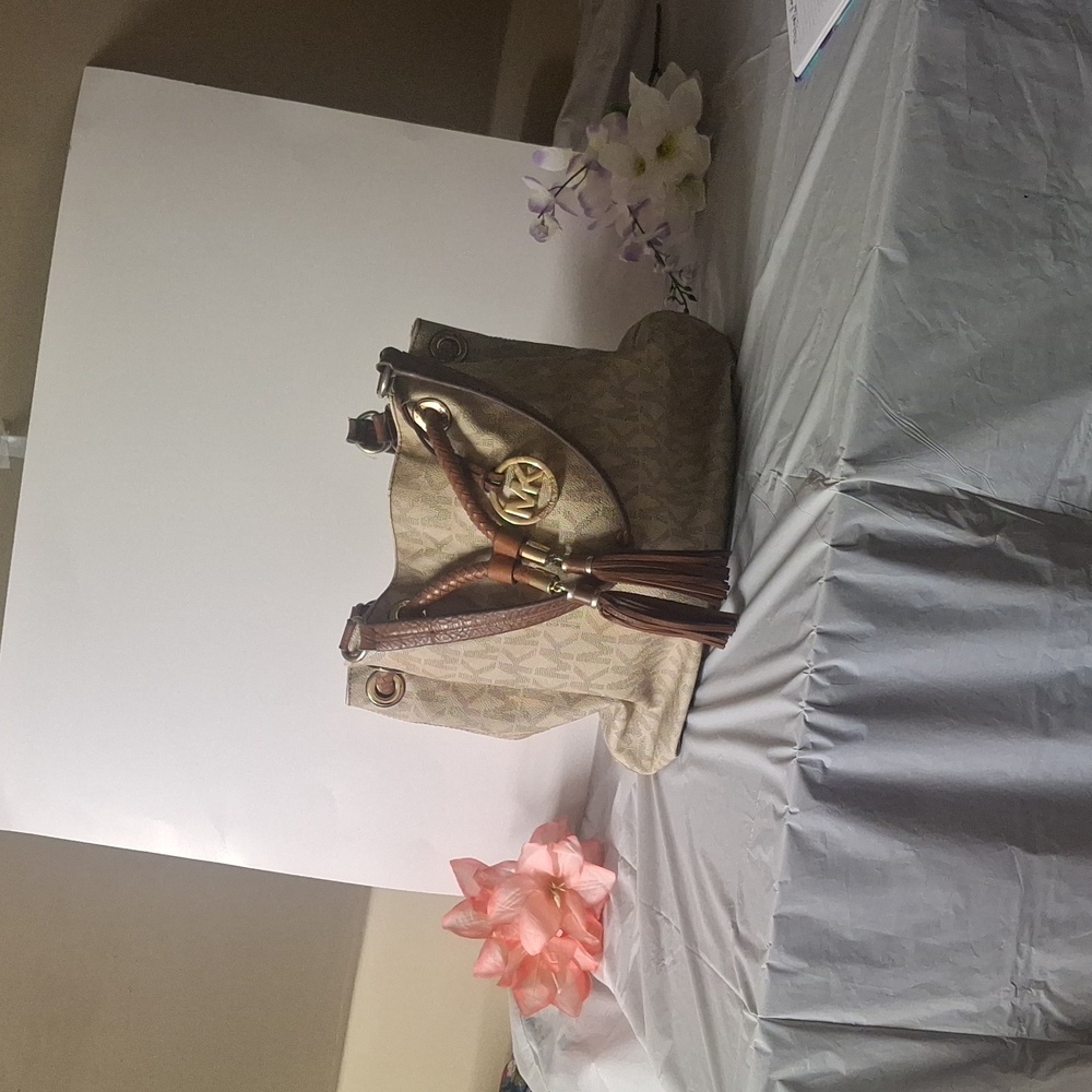 Michael Kors Jet Set Signature Tote Vanilla Logo